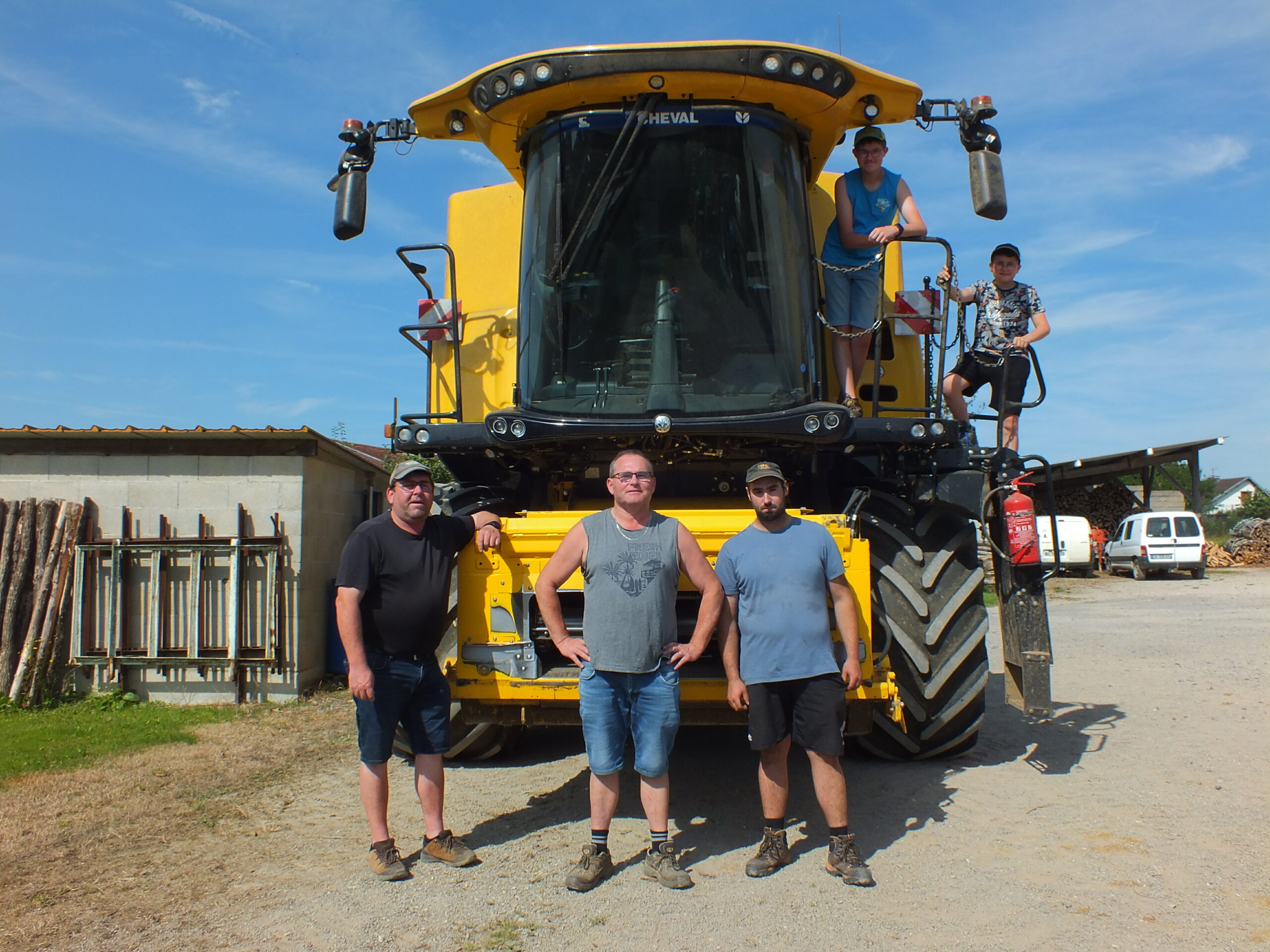 Tour en moissonneuse, une immersion dans le monde agricole - La Vie